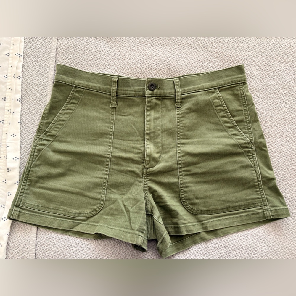 Madewell Olive Patch Pocket Shorts - Picture 2 of 9